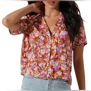 ASTR THE LABEL Floral Print Button Down Short Sleeve Shirt